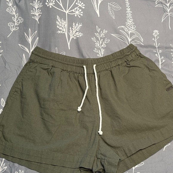 Roxy Olive Green Women's Casual Shorts - sz M/10 - Picture 1 of 4